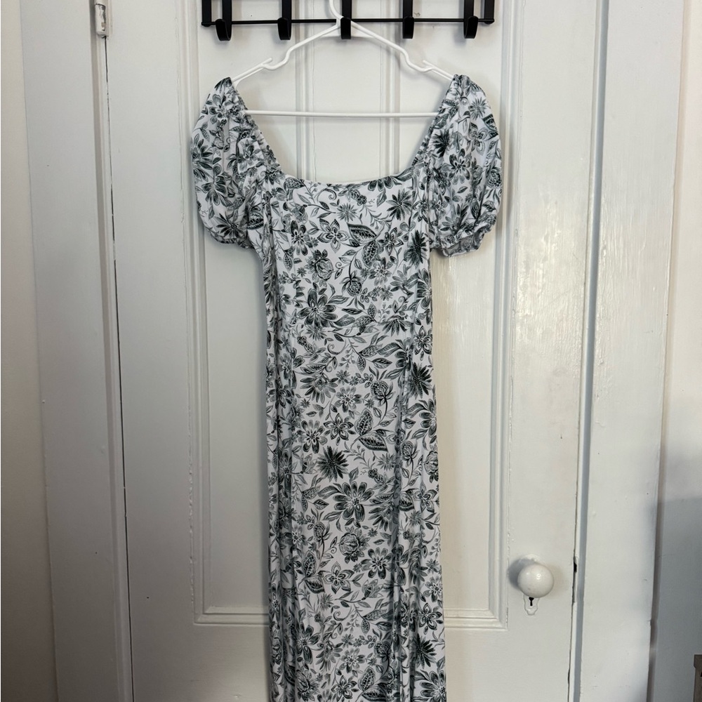 Francesca's Collections Green and White Floral Midi Dress